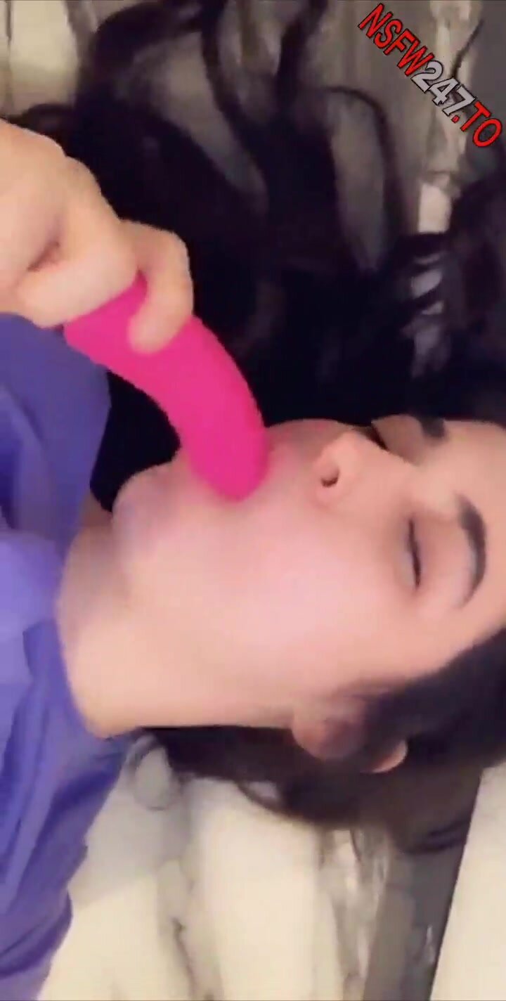 Sarah Love dildo play